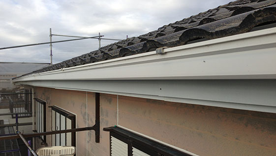 静岡県磐田市一般住宅 横樋の施工前画像