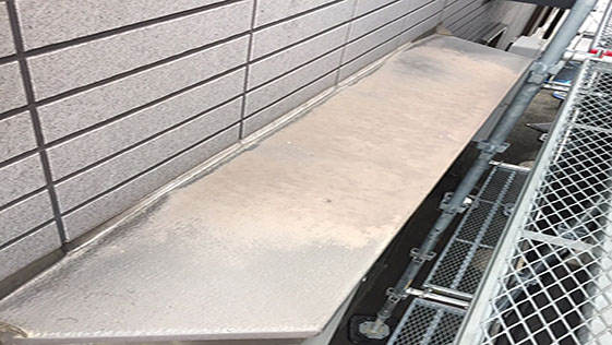 静岡県袋井市アパート 庇の施工前画像