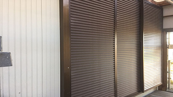 静岡県袋井市公会堂 雨戸の施工前画像