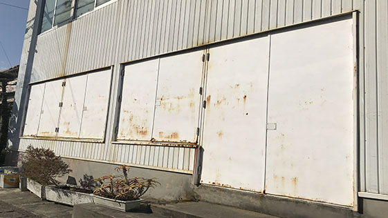静岡県焼津市店舗 鉄扉の施工前画像