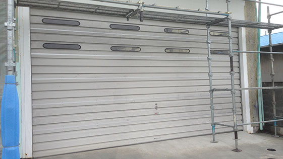 静岡県磐田市店舗 シャッターの施工前画像