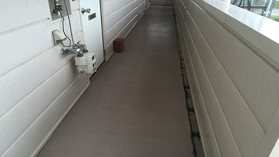 静岡県浜松市東区アパート 通路の施工前画像