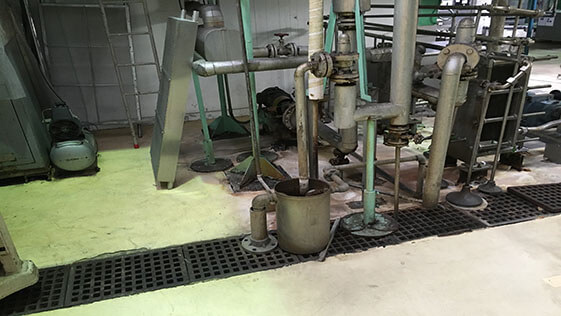 静岡県袋井市工場床 床の施工前画像