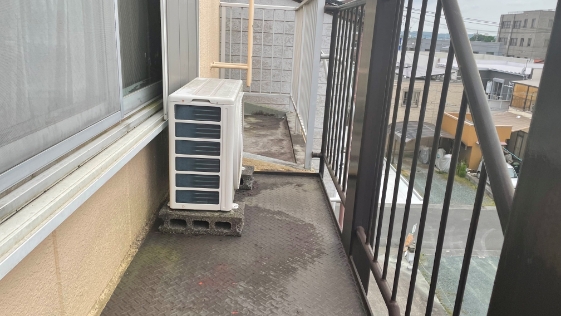 静岡県袋井市M様階段鉄骨塗装 階段の施工前画像