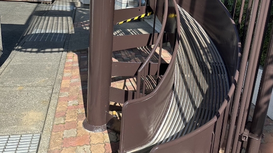 静岡県浜松市H様 鉄骨階段塗装工事 階段の施工後画像