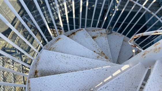 静岡県浜松市H様 鉄骨階段塗装工事 階段の施工前画像