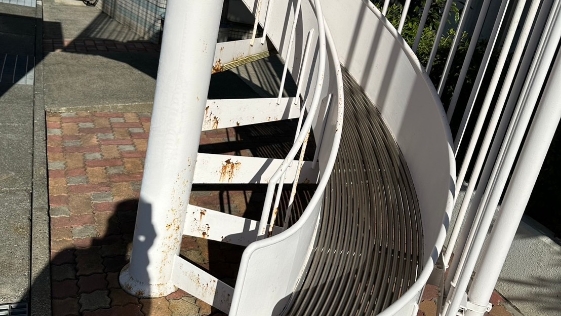 静岡県浜松市H様 鉄骨階段塗装工事 階段の施工前画像