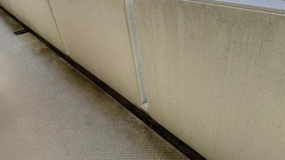 静岡県磐田市マンション 通路の施工前画像