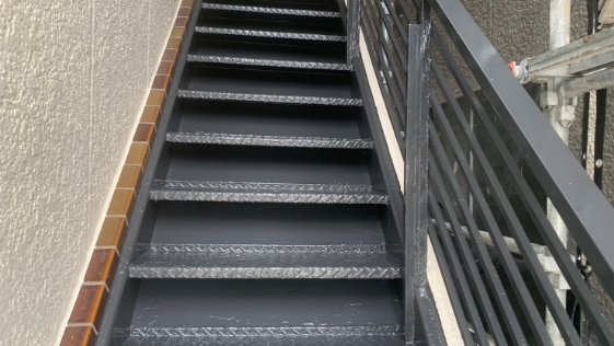 兵庫県西宮市 E様邸一般住宅 階段の施工後画像