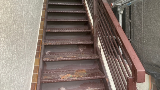 兵庫県西宮市 E様邸一般住宅 階段の施工前画像