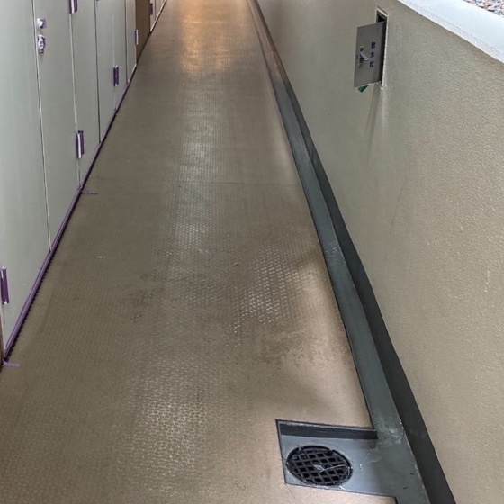 東京都中央区銀座 マンション改修工事 長尺シート貼り 廊下の施工前画像