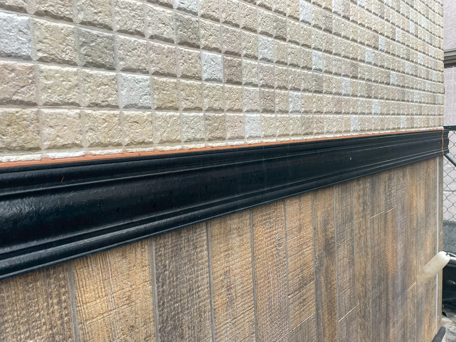 静岡県磐田市O様邸 一般住宅の外壁塗装工事 帯板の施工前画像