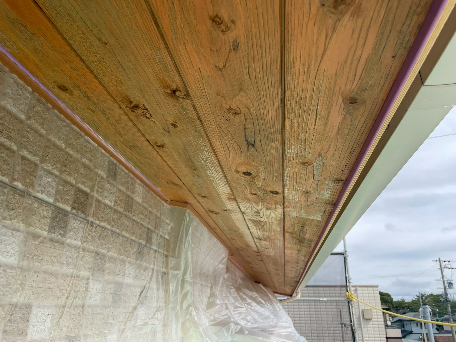 静岡県磐田市O様邸 一般住宅の外壁塗装工事 軒天の施工前画像