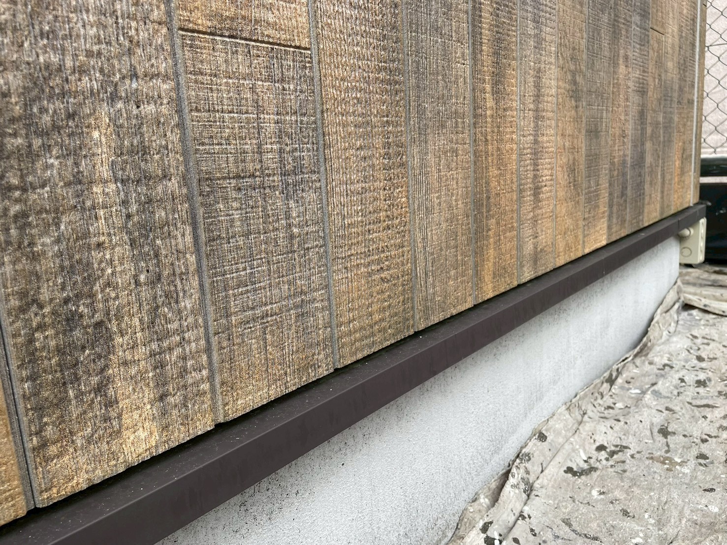 静岡県磐田市O様邸 一般住宅の外壁塗装工事 水切りの施工前画像