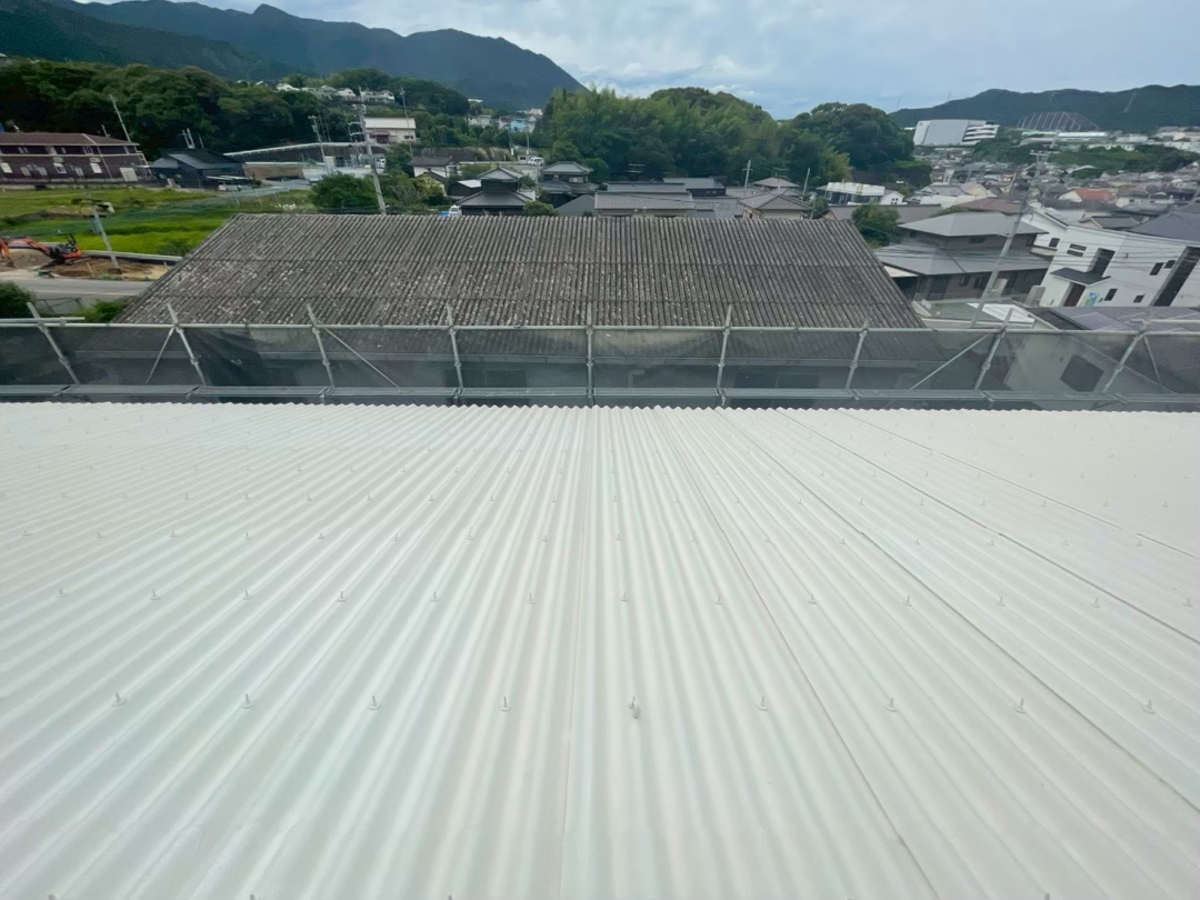福岡工場屋根塗装工事 折半屋根①の施工後画像