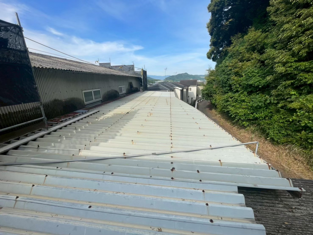福岡工場屋根塗装工事 折半屋根②の施工前画像